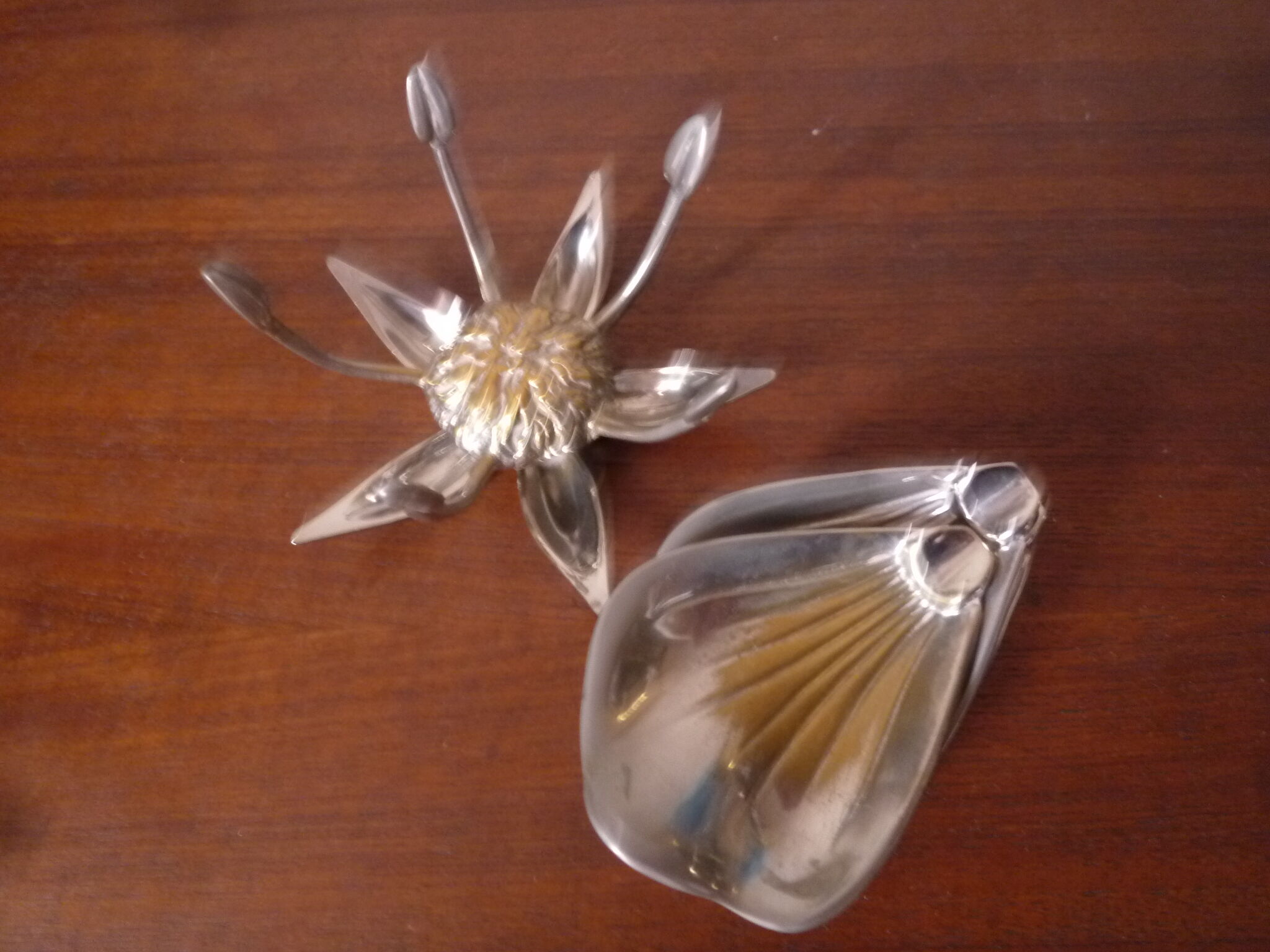 Individual ashtrays on decorative metal flower