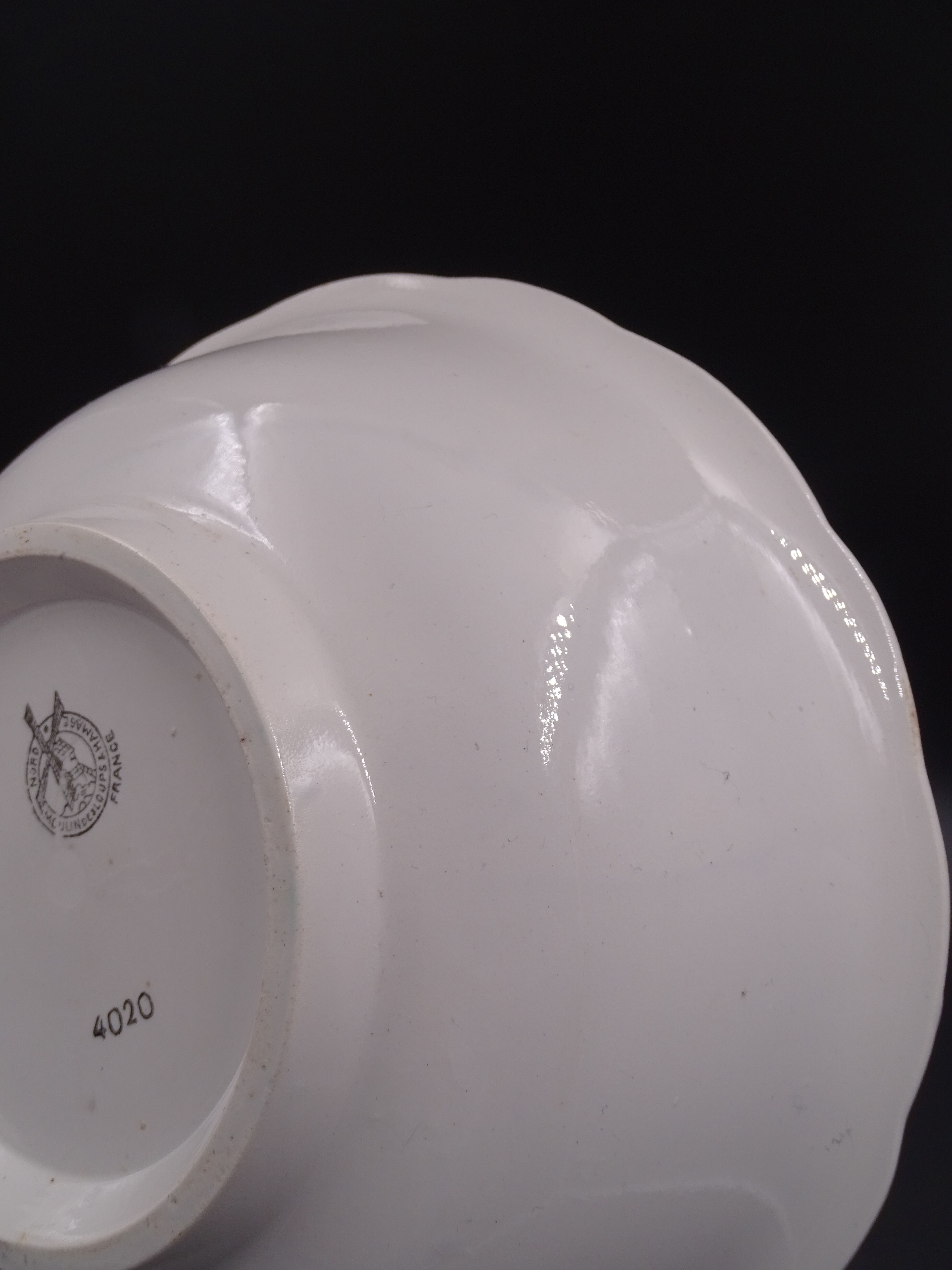 Large earthenware bowl of Moulin-des-Loups - Floral decoration - Around 1960