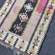Ancien tapis kilim très patiné – 135 x 91 cm