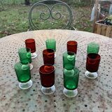 11 wine or aperitif glasses, 6 green and 5 red vintage 1970
