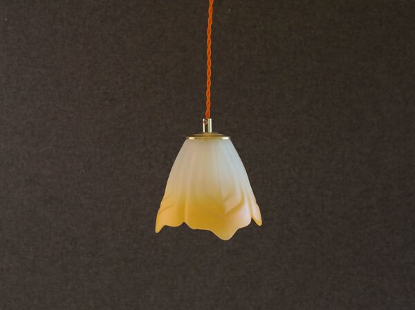Plafonnier français ancien en verre opalescent et orange, suspension française - vers 1960