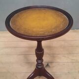 Small tripodeo table