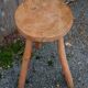 Tabouret brutaliste tripode en frêne
