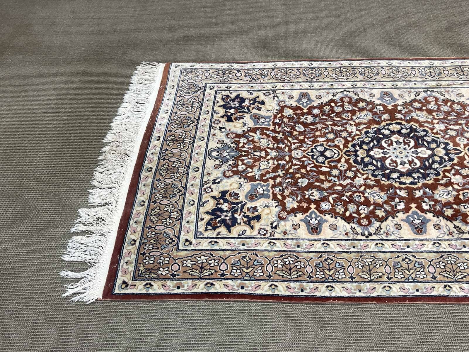 Handmade wool Oriental rug - 1.70m x 96cm