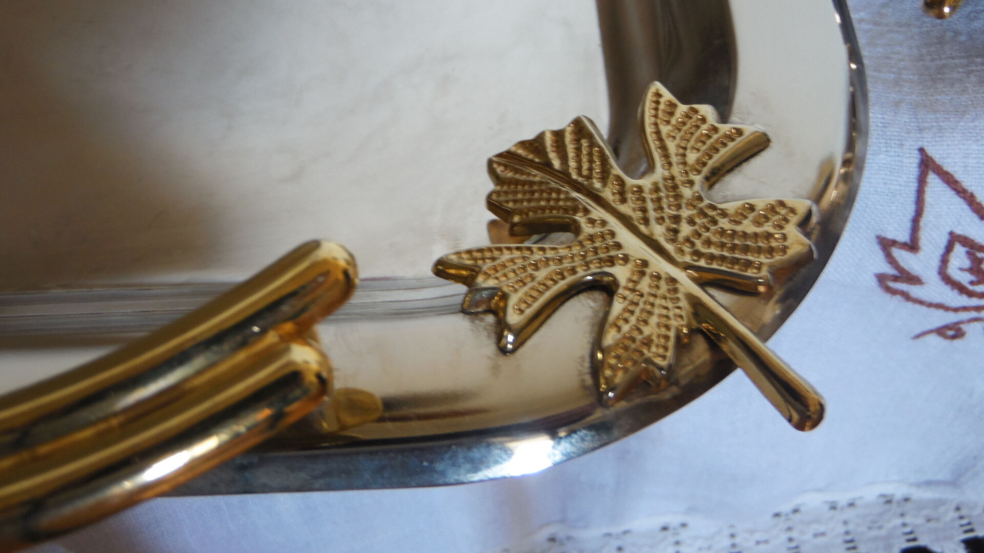 Duo of presentation trays