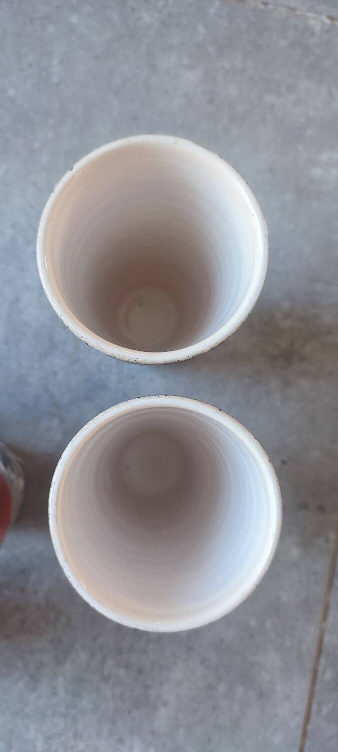 X5 enamelled ceramic mugs with abstract 60s decor