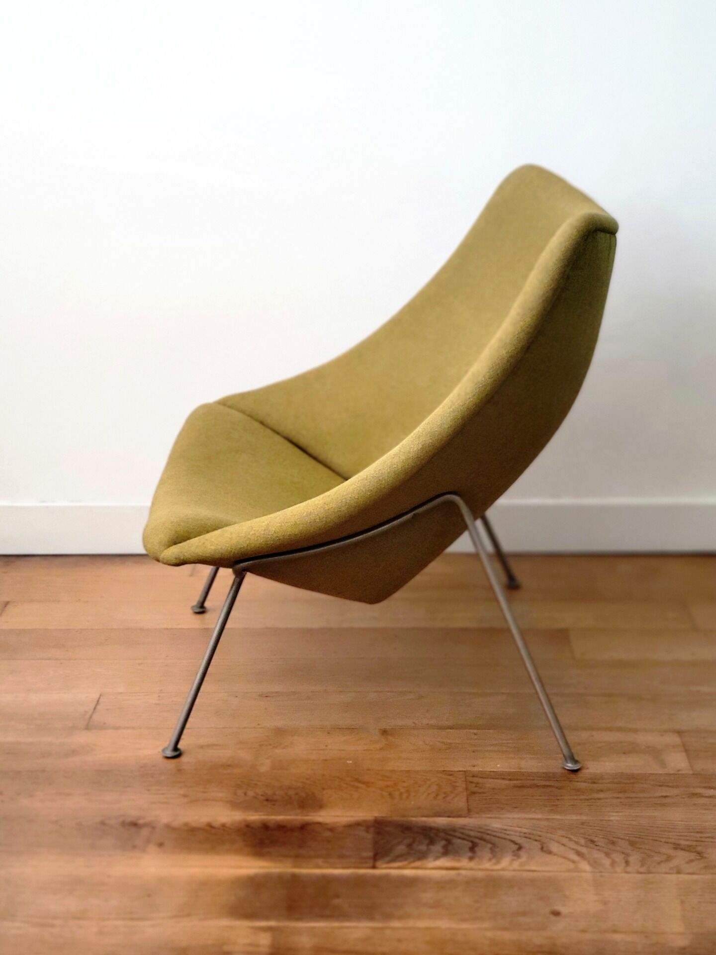 Fauteuil lounge Big Oyster F157 d'Artifort par Pierre Paulin
