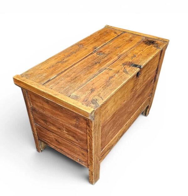 Ancien coffre à couvertures / coffre de rangement / bois de pin