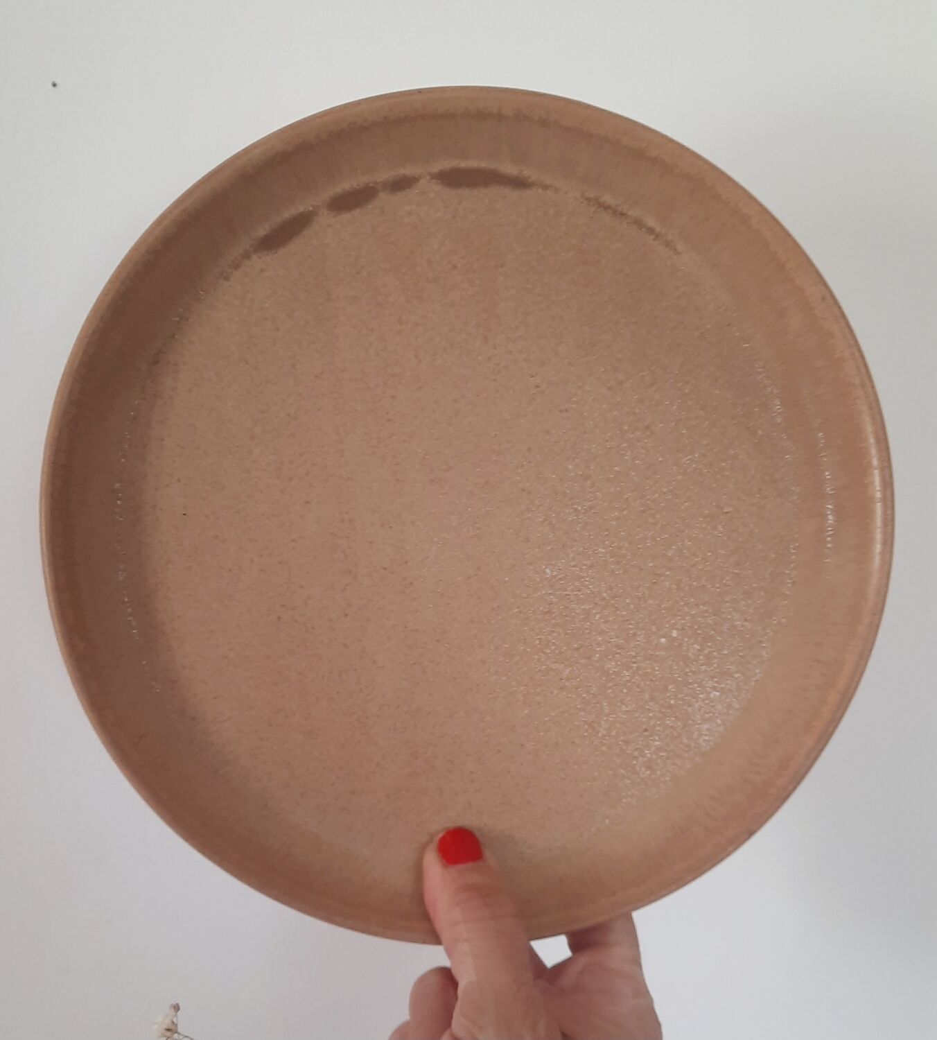 Flat stoneware plate