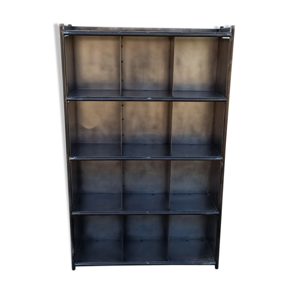 Etagère en métal - 12 cases