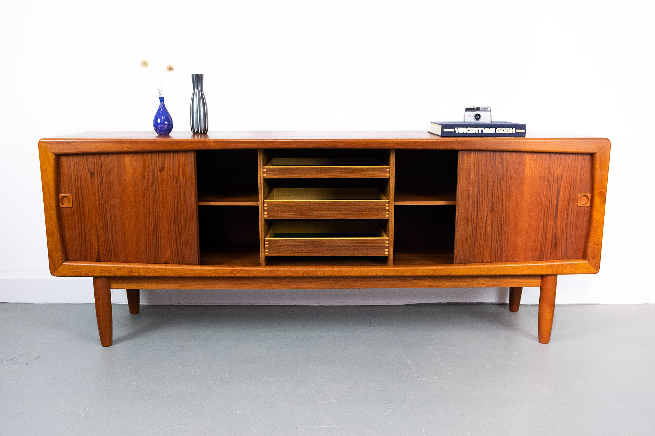 Enfilade vintage en teck avec tiroirs et portes coulissantes, années 1960