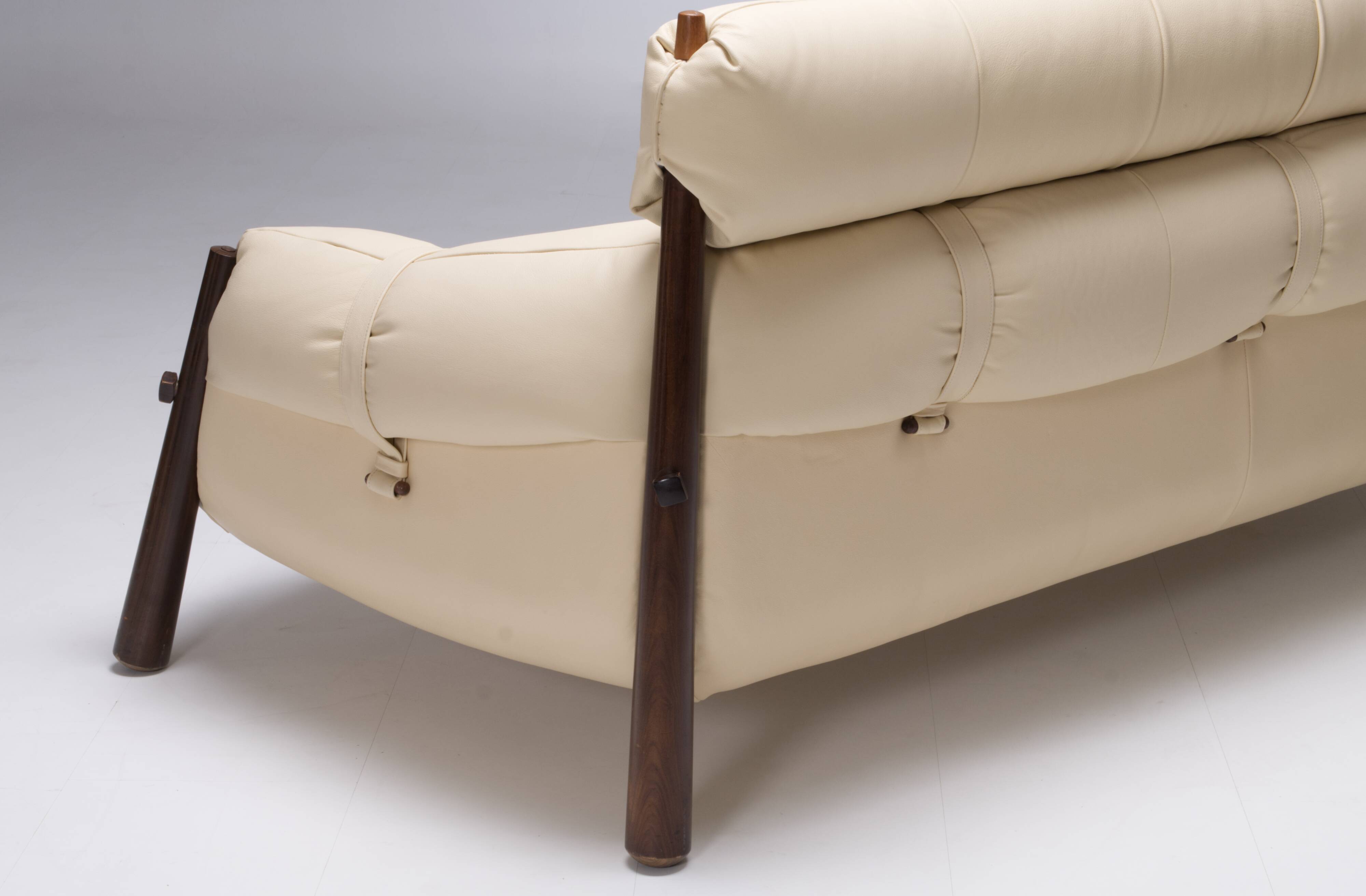 MP81 sofa by Percival Lafer