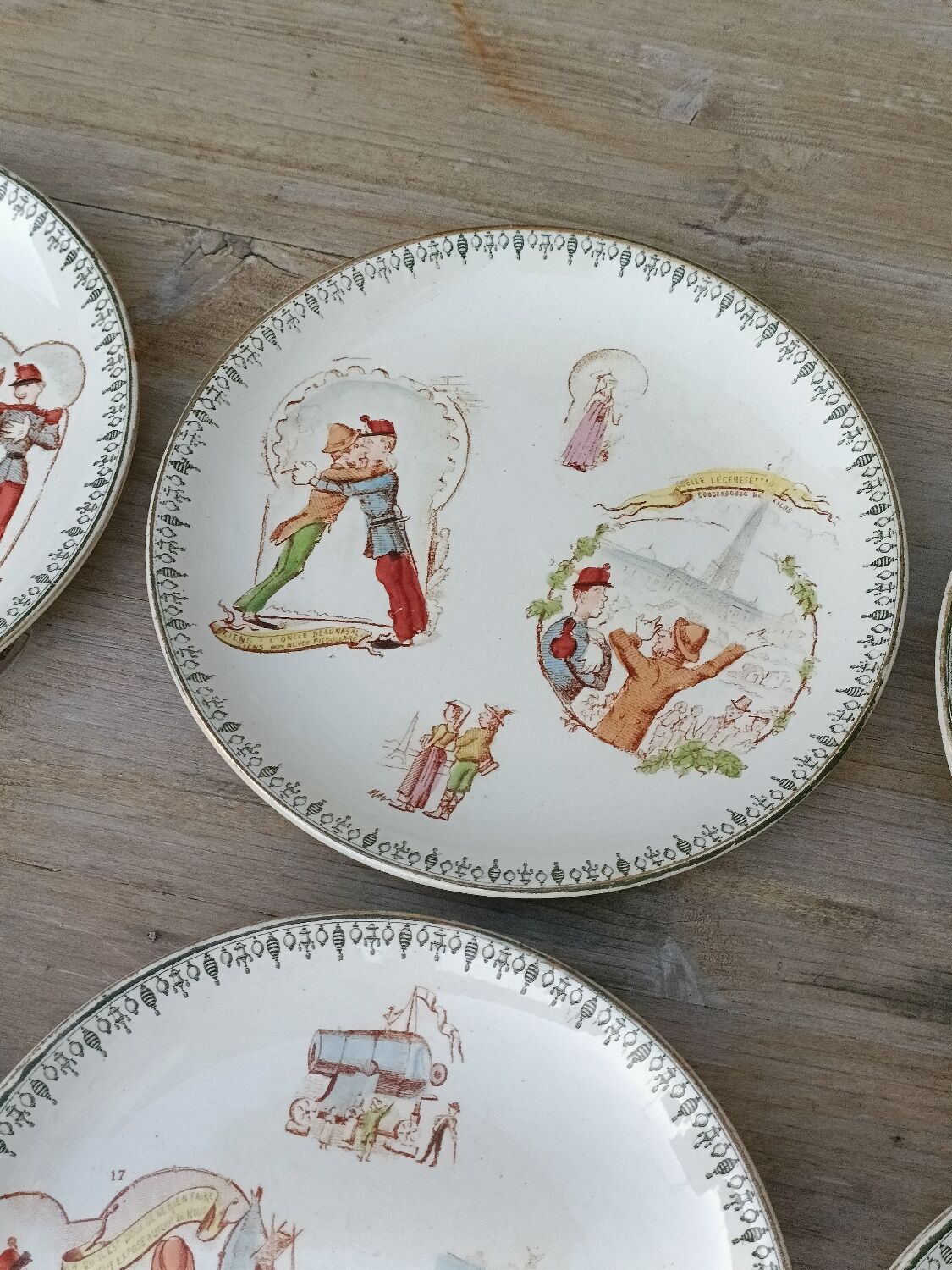 Talking dessert plates, Choisy-le-Roi