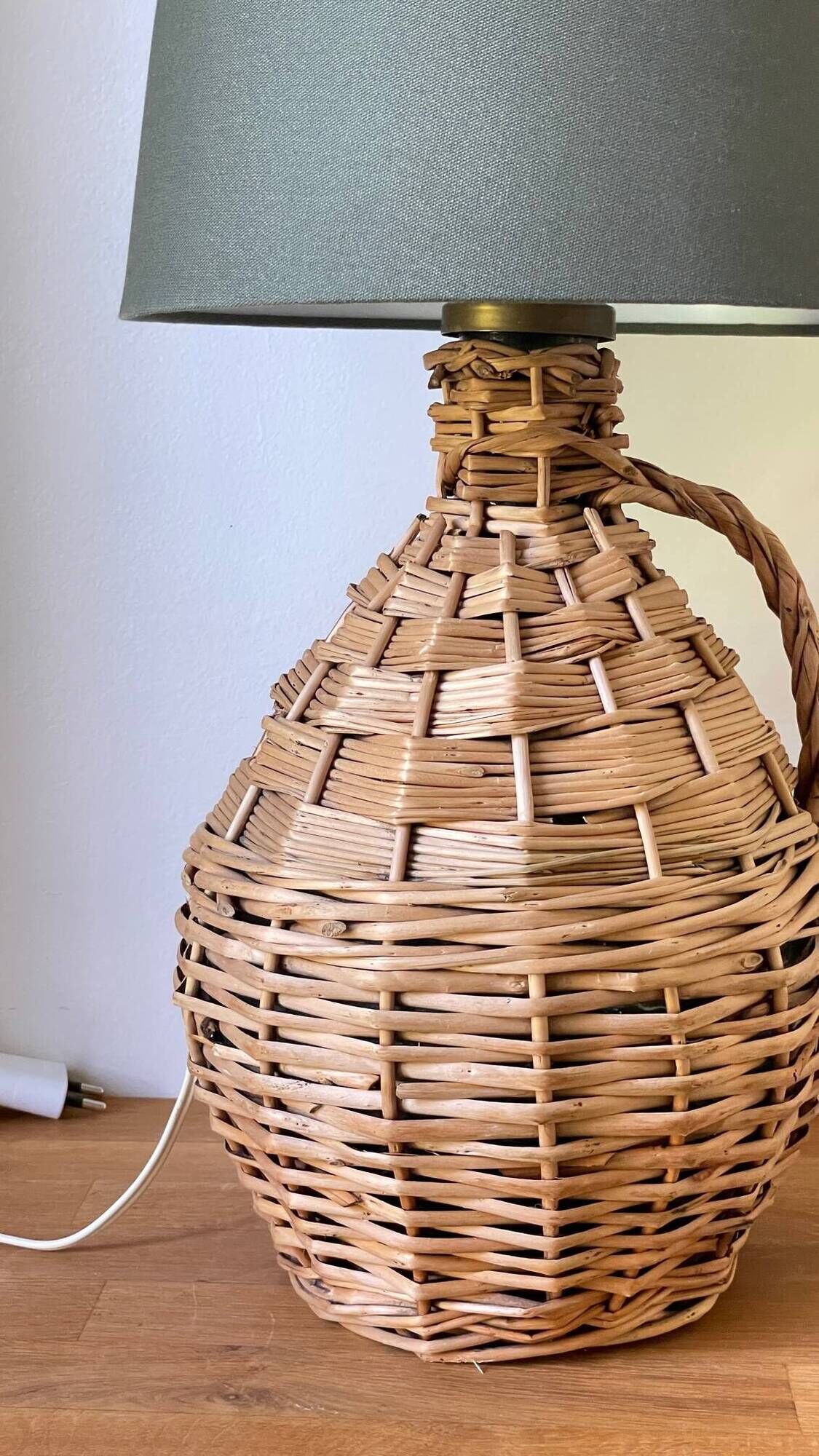 VINTAGE Lady Jeanne LAMP in RATTAN