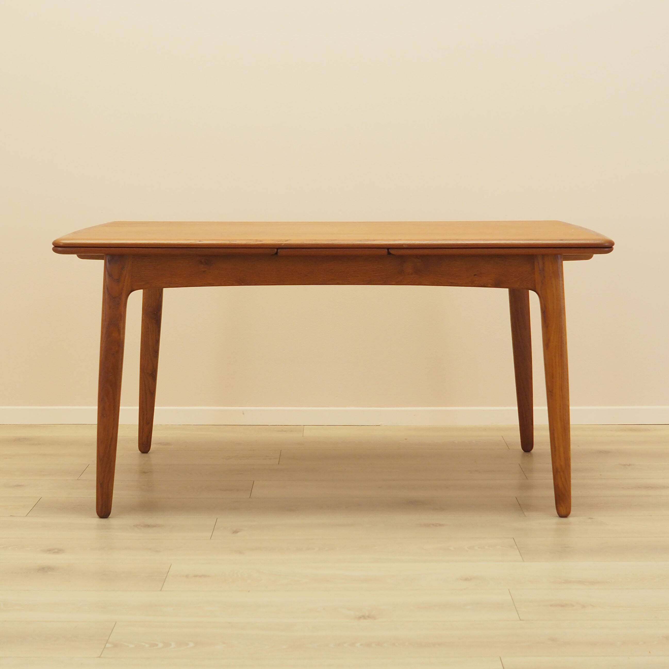 Table en teck, design danois, années 1970, fabriquée au Danemark