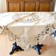 Nappe carré vintage en toile beige brodé et ajouré 120x120