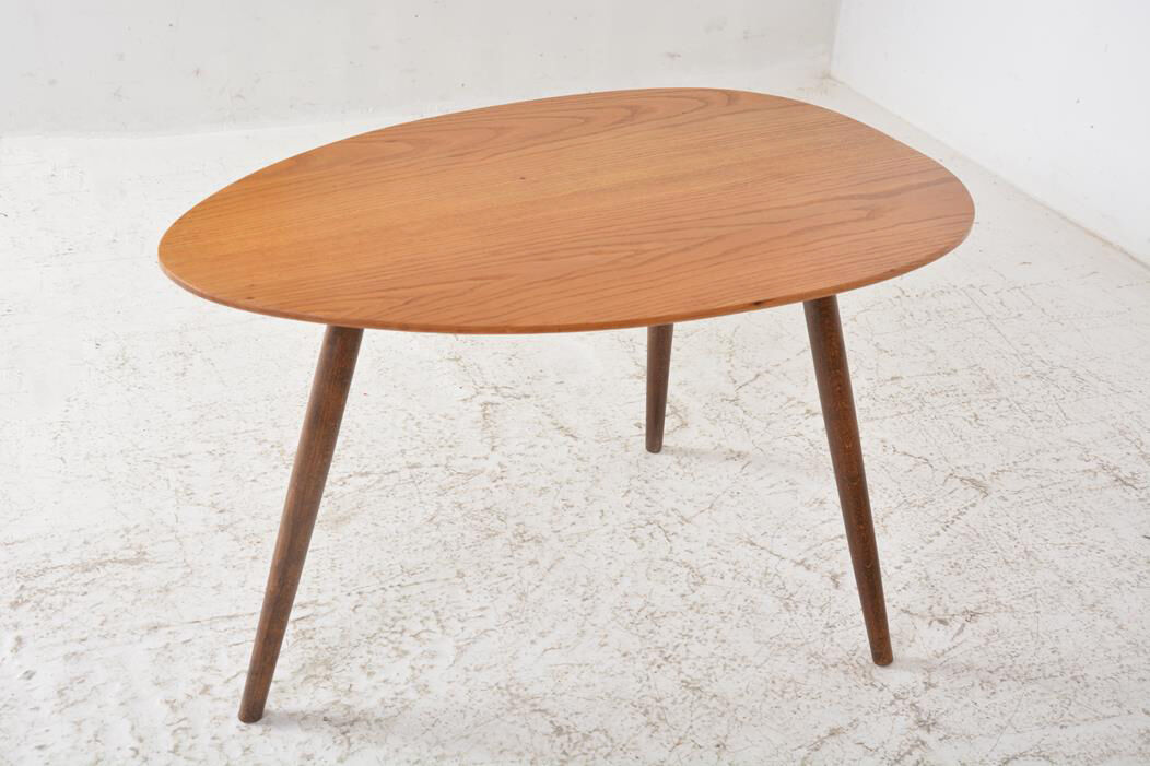 Tripod coffee table dating from the 60s