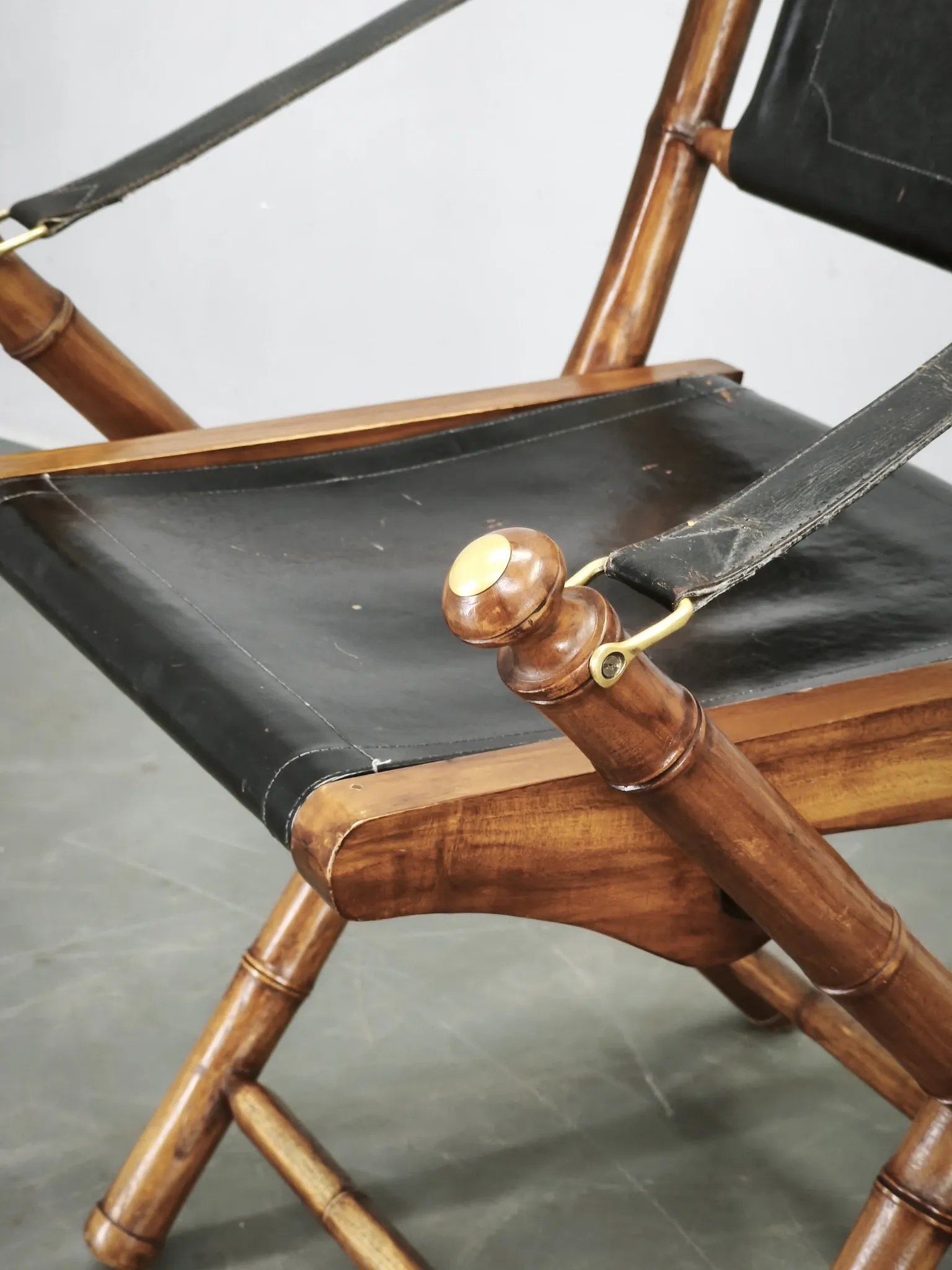 1970s French Folding Safari Chair in Teak, Black Leather and Brass