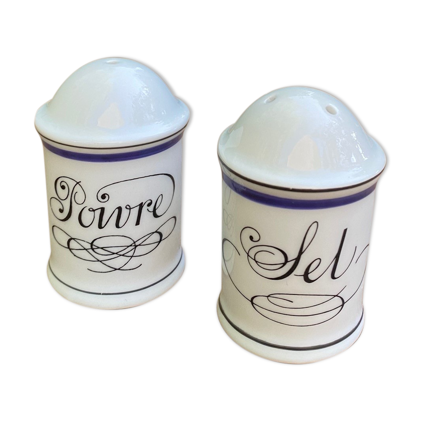 Porcelain pepper shaker from Auteuil