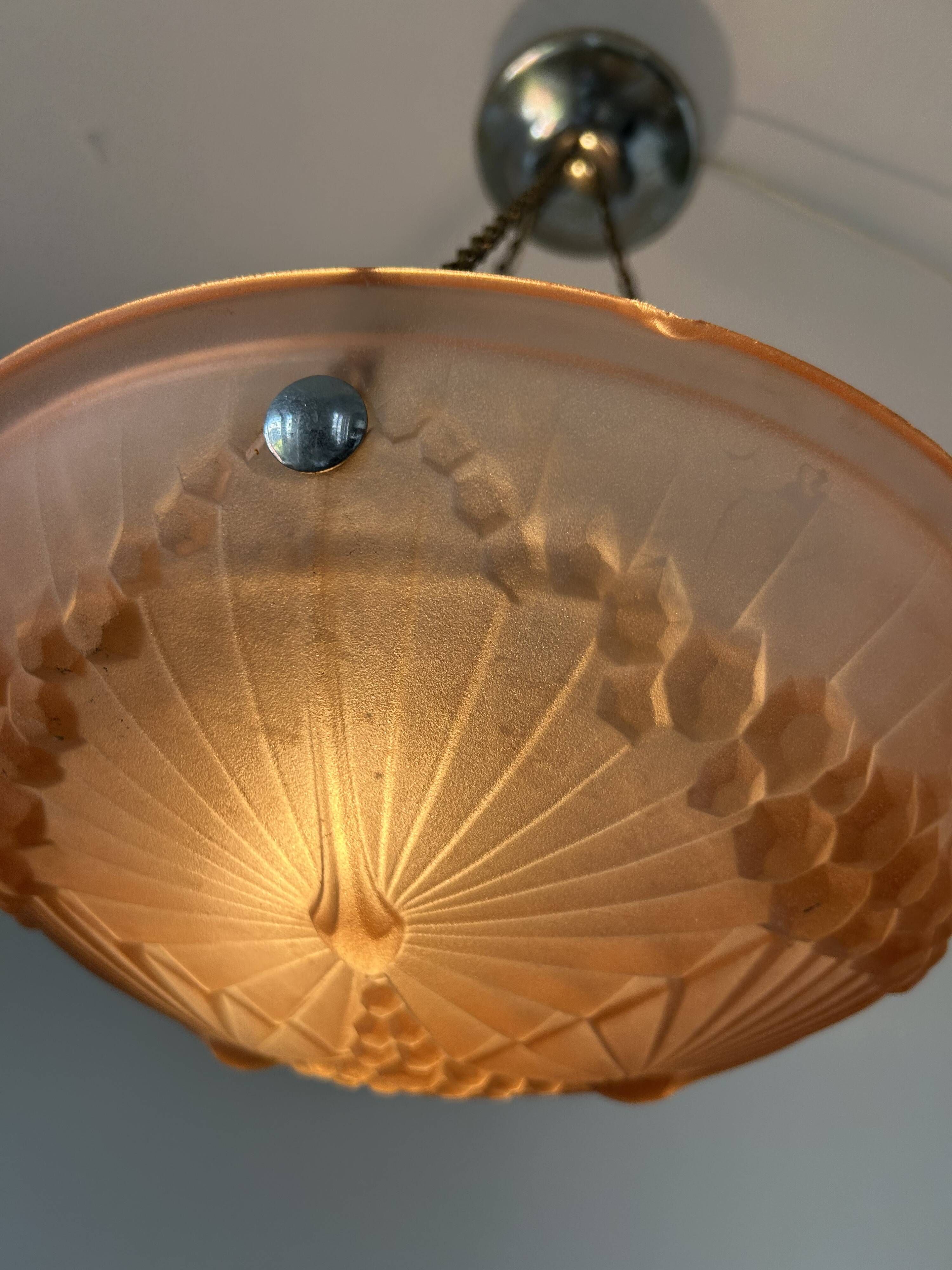 Suspension, antique Art Deco basin