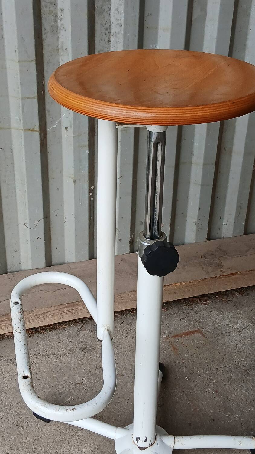 Telescopic bar or workshop stool