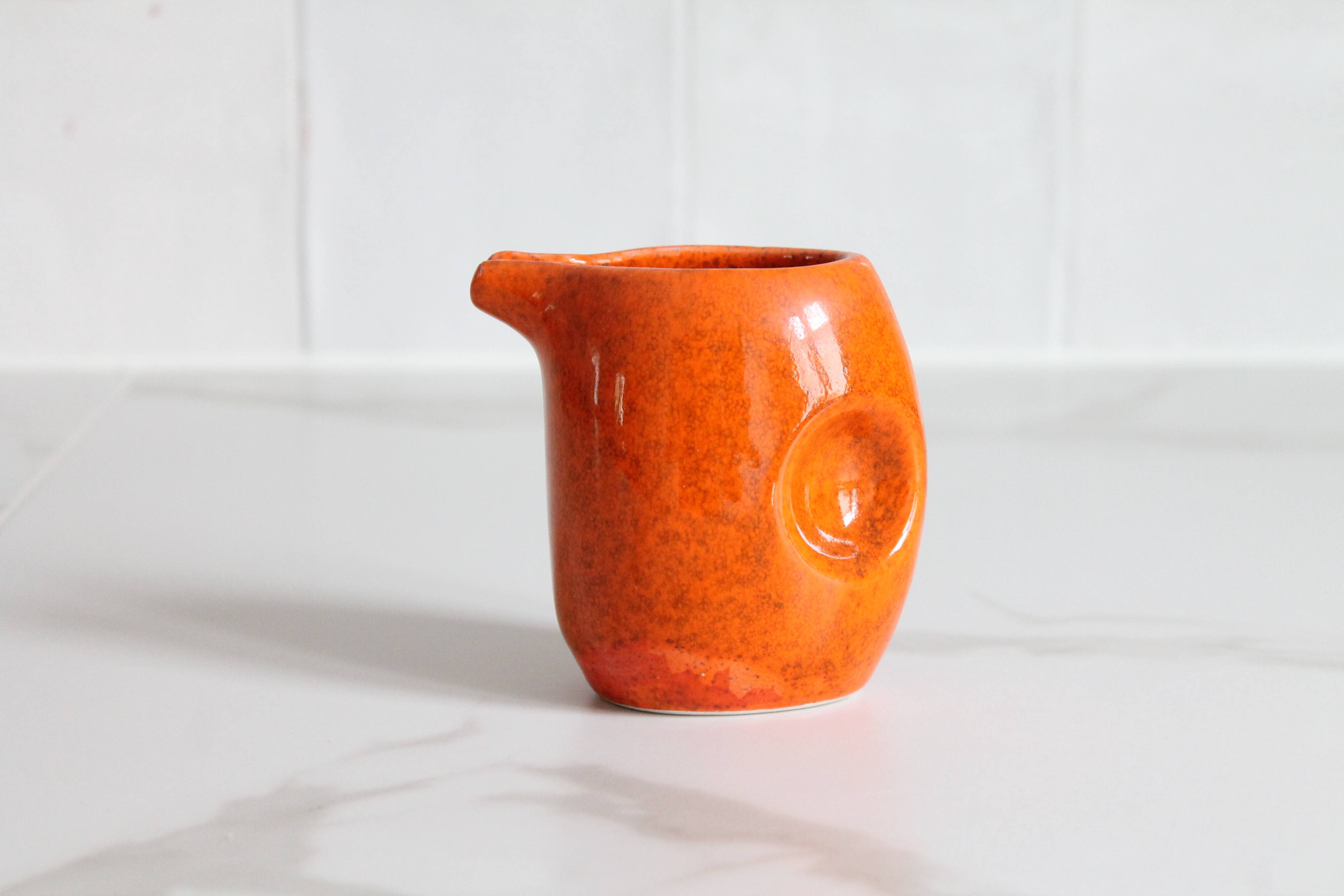 Petit pichet en céramique orange des années 70