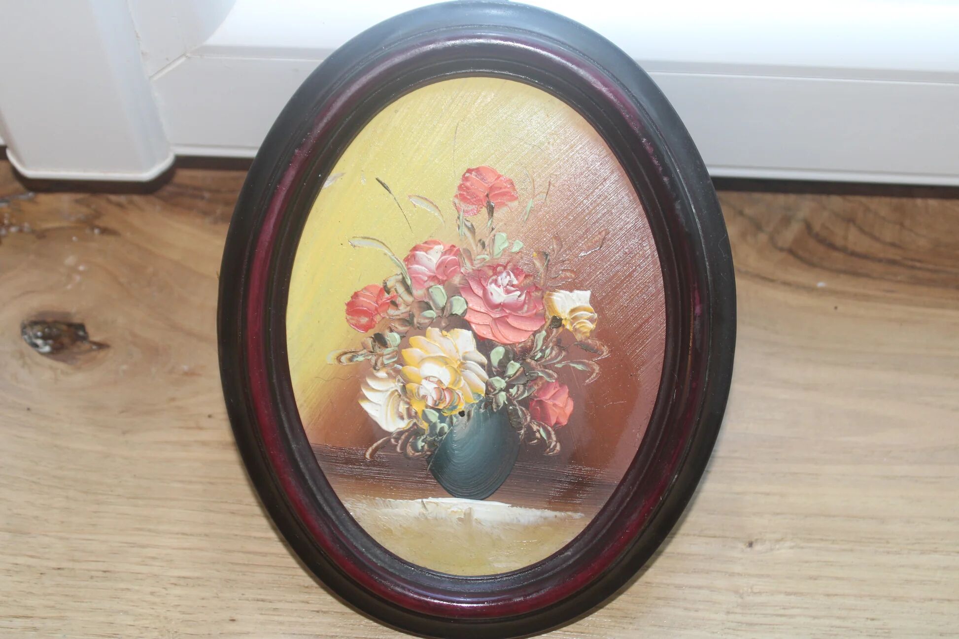 Small vintage oval painting – Raised bouquet of flowers – Retro burgundy frame