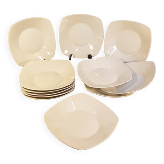 10 Assiettes creuses en porcelaine blanche