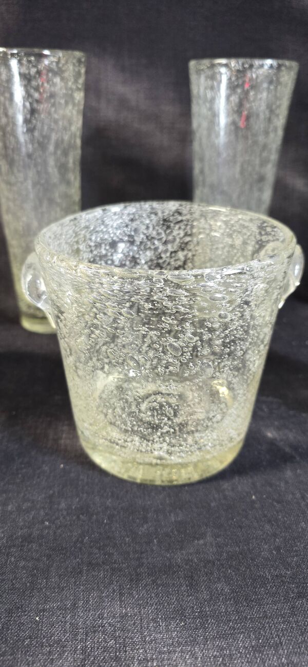 Lot de verrerie bullée Biot – carafe, verres et seau à glace – années 1960