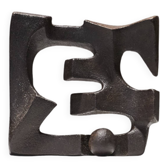 Gimmik 1 sandstone wall sculpture