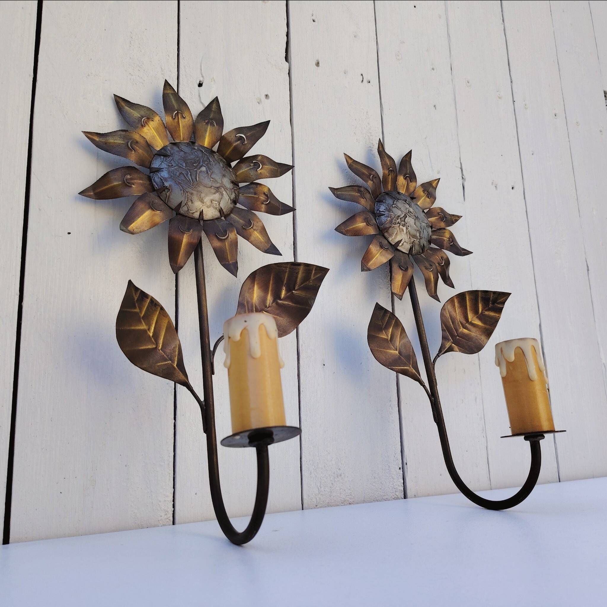 Paire d’appliques fleurs, cuivre et étain. Vintage