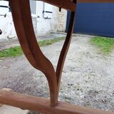 Oval table of grape harvesters from the Southwest in cherry wood