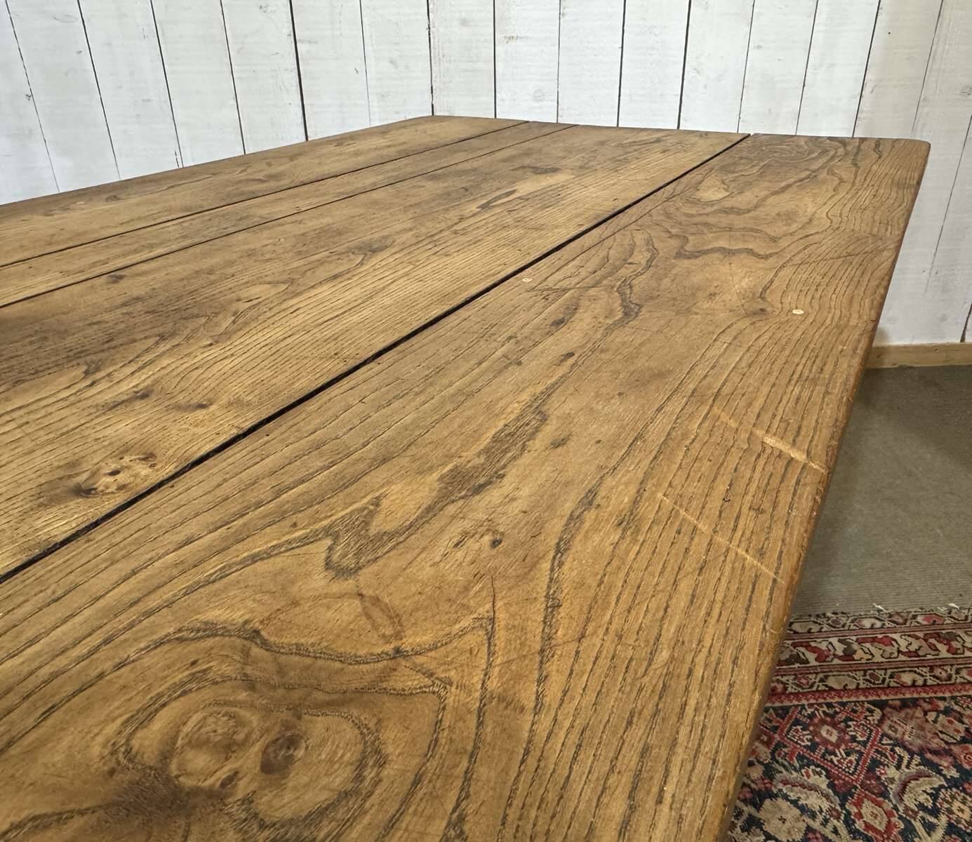 Extendable oak table from the 1930s with Gothic decoration.