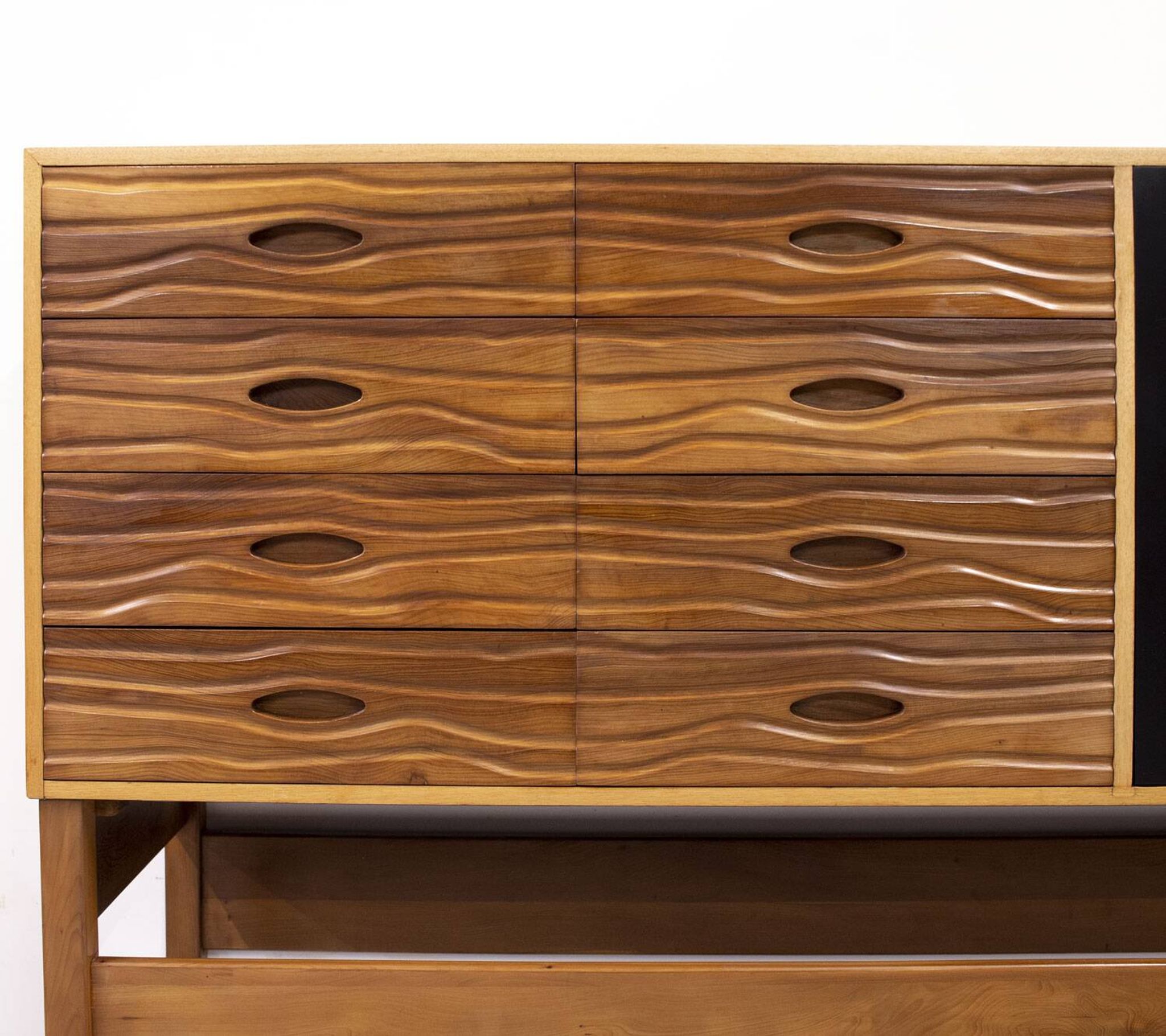 Commode à tiroirs en cerisier du milieu du siècle par Heals