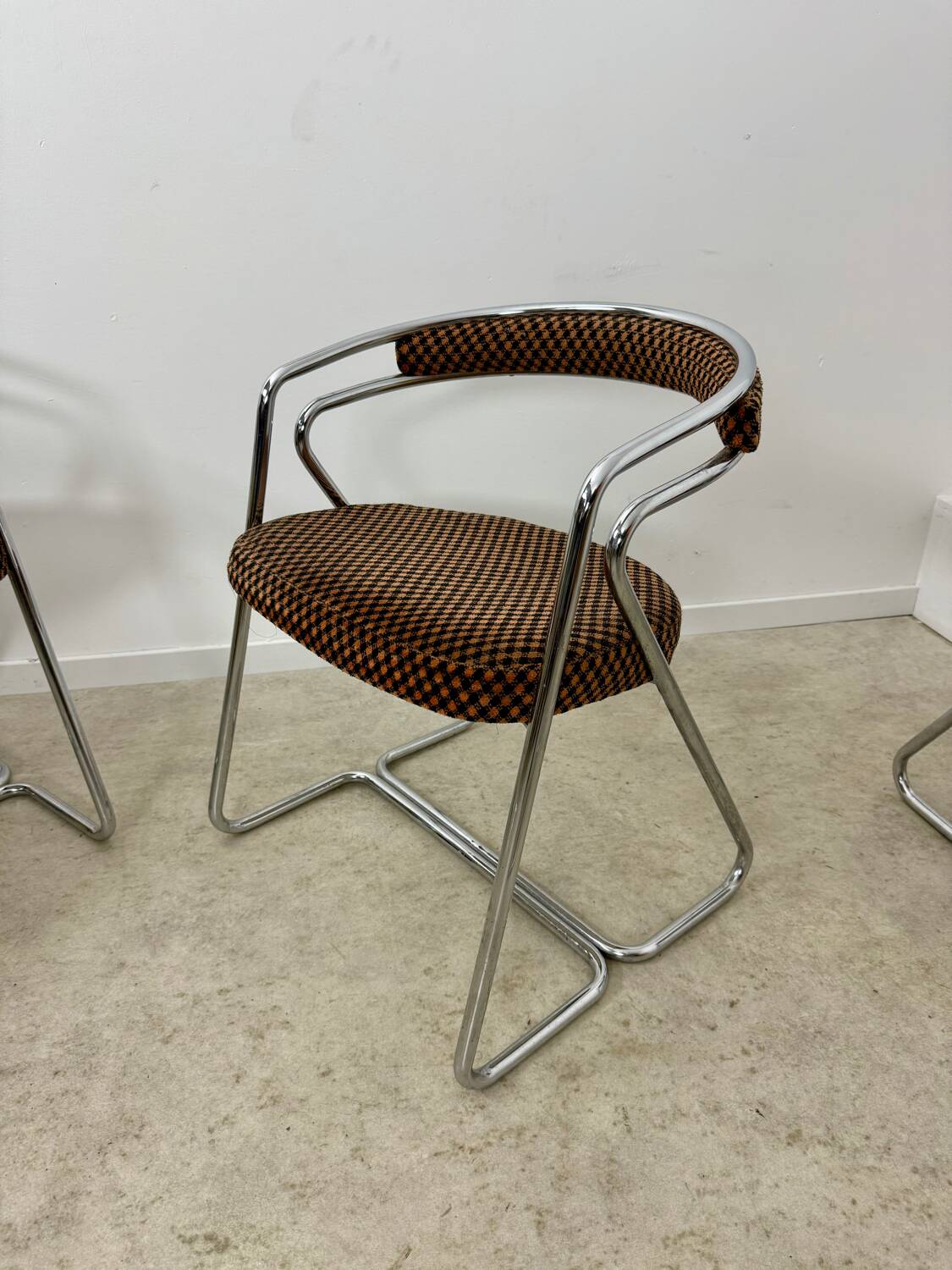 Set of 4 chrome tubular chairs Italian design from the 70s vintage fabric and metal