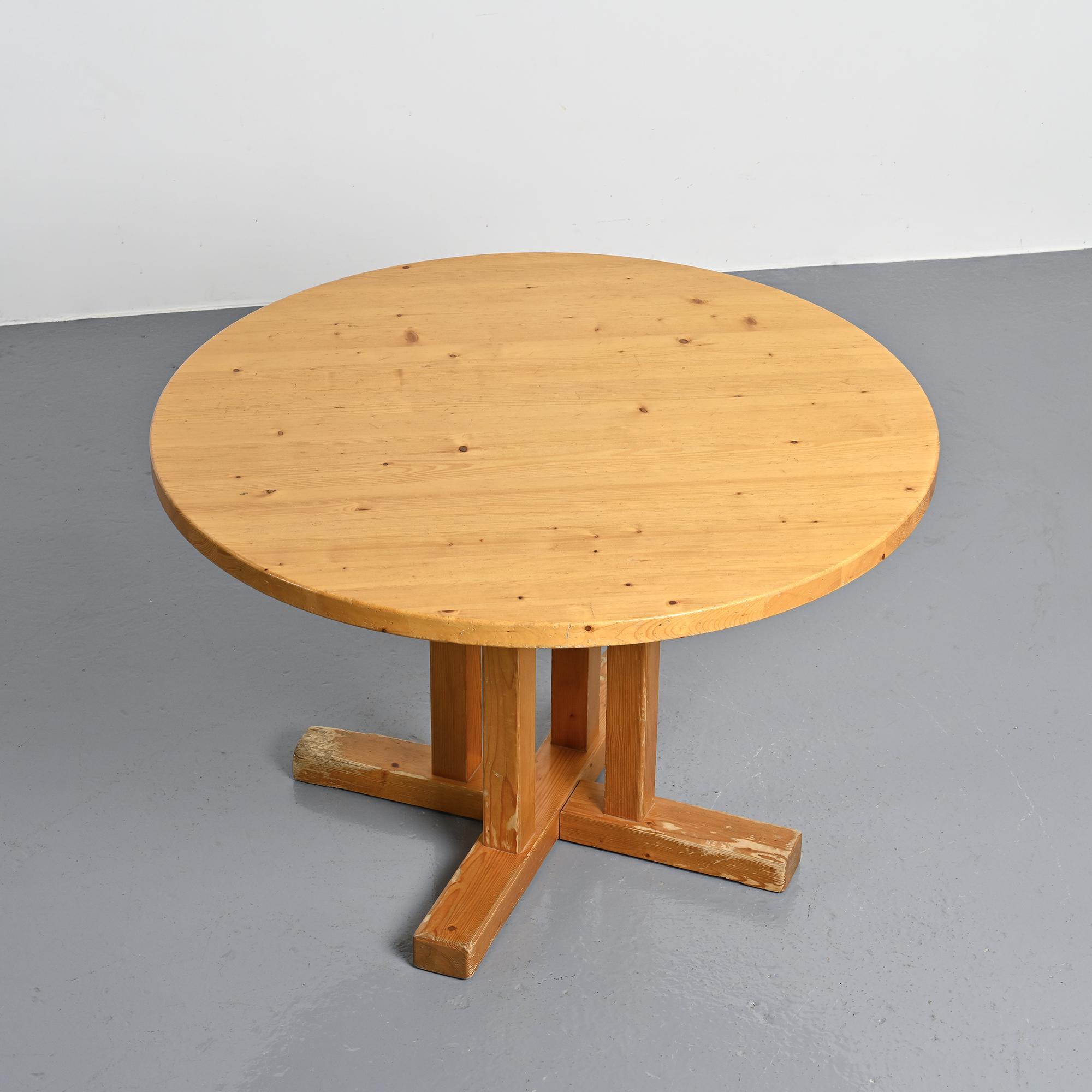 Round dining table, Méribel France, around 1970.