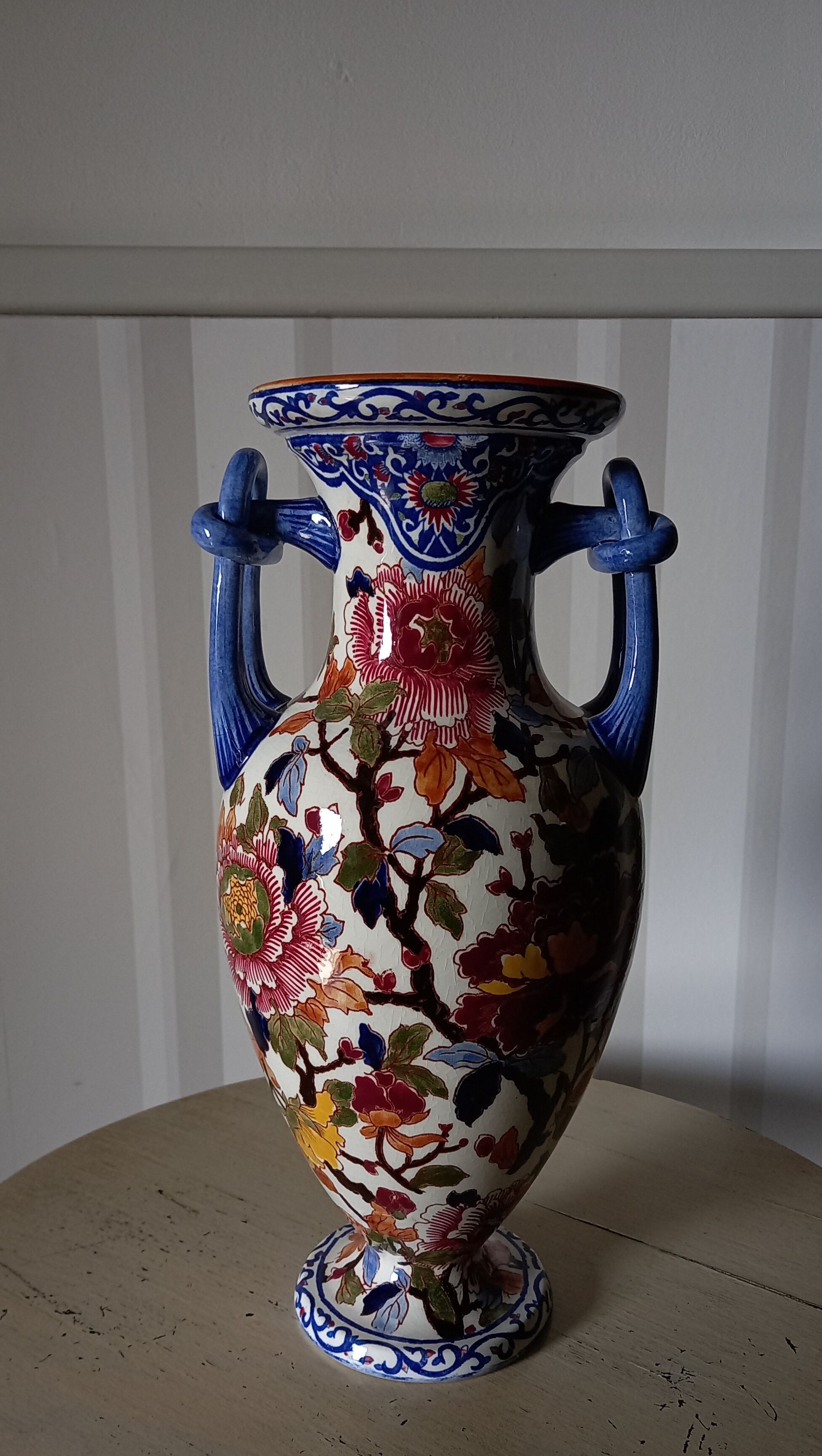 Vase amphore en faïence de Gien Pivoines