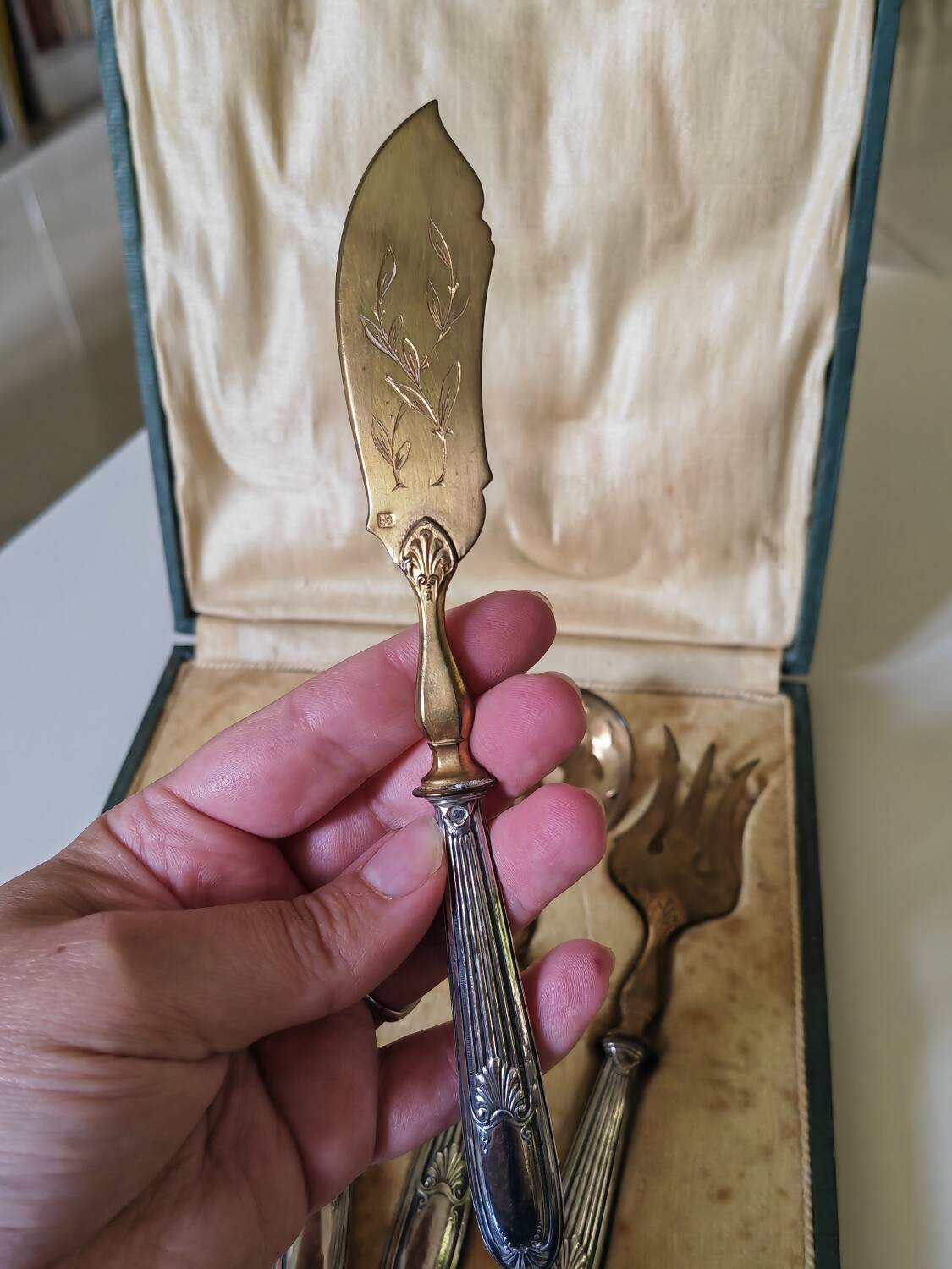 Cutlery box for sweet treats