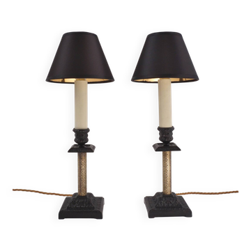 Paire de lampes de table en fer et laiton de style esthétique des années 1890 au Royaume-Uni.