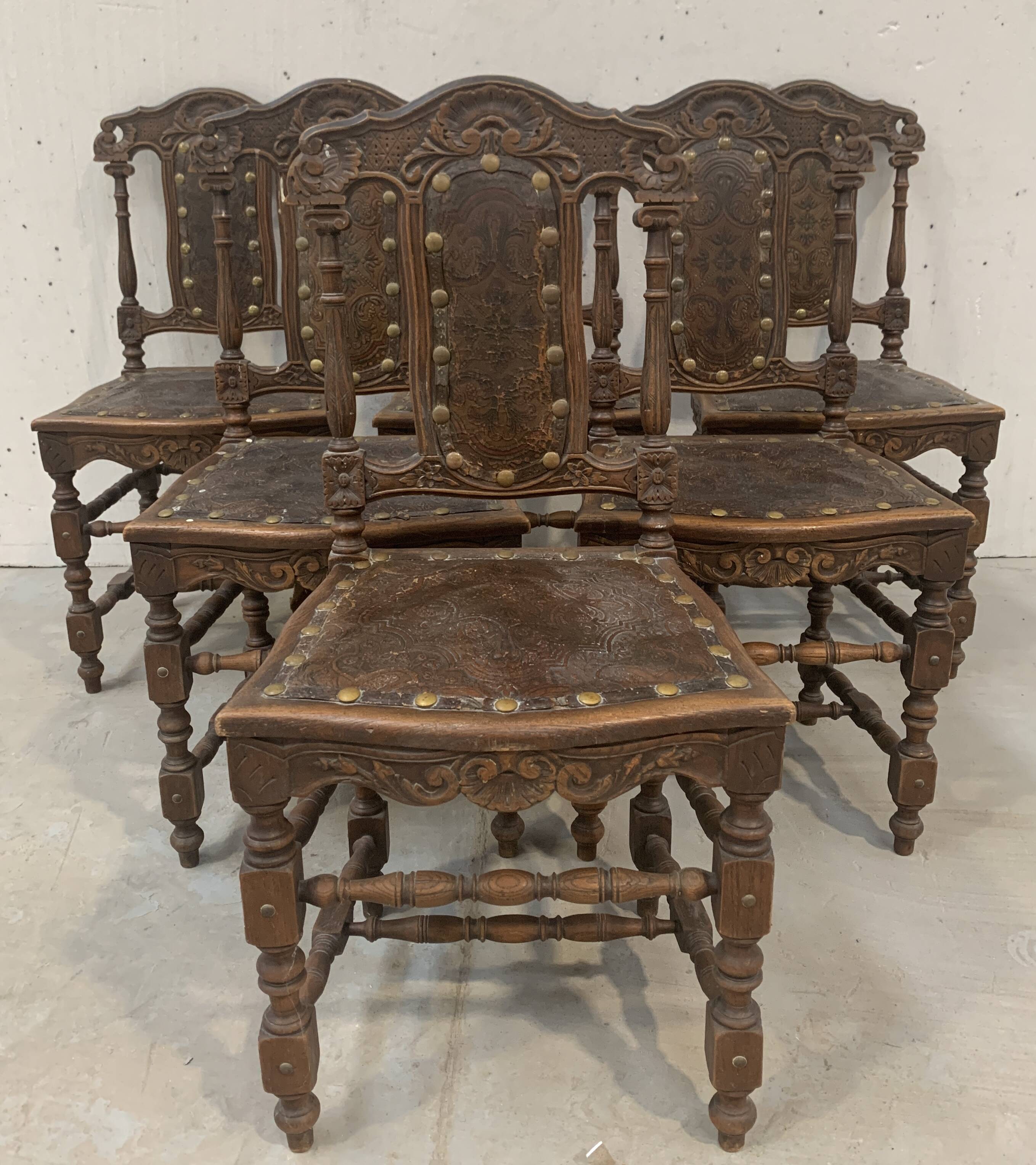 6 chaises de style Renaissance en chêne, XXème siècle