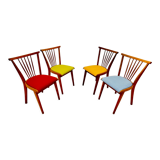 Quatre chaises colorées