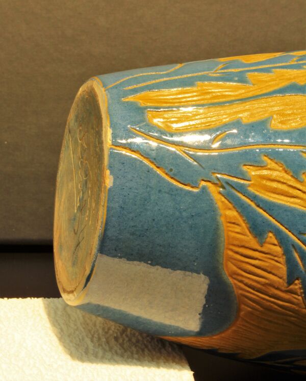 Vase balustre à décor de chardons jaune et bleu