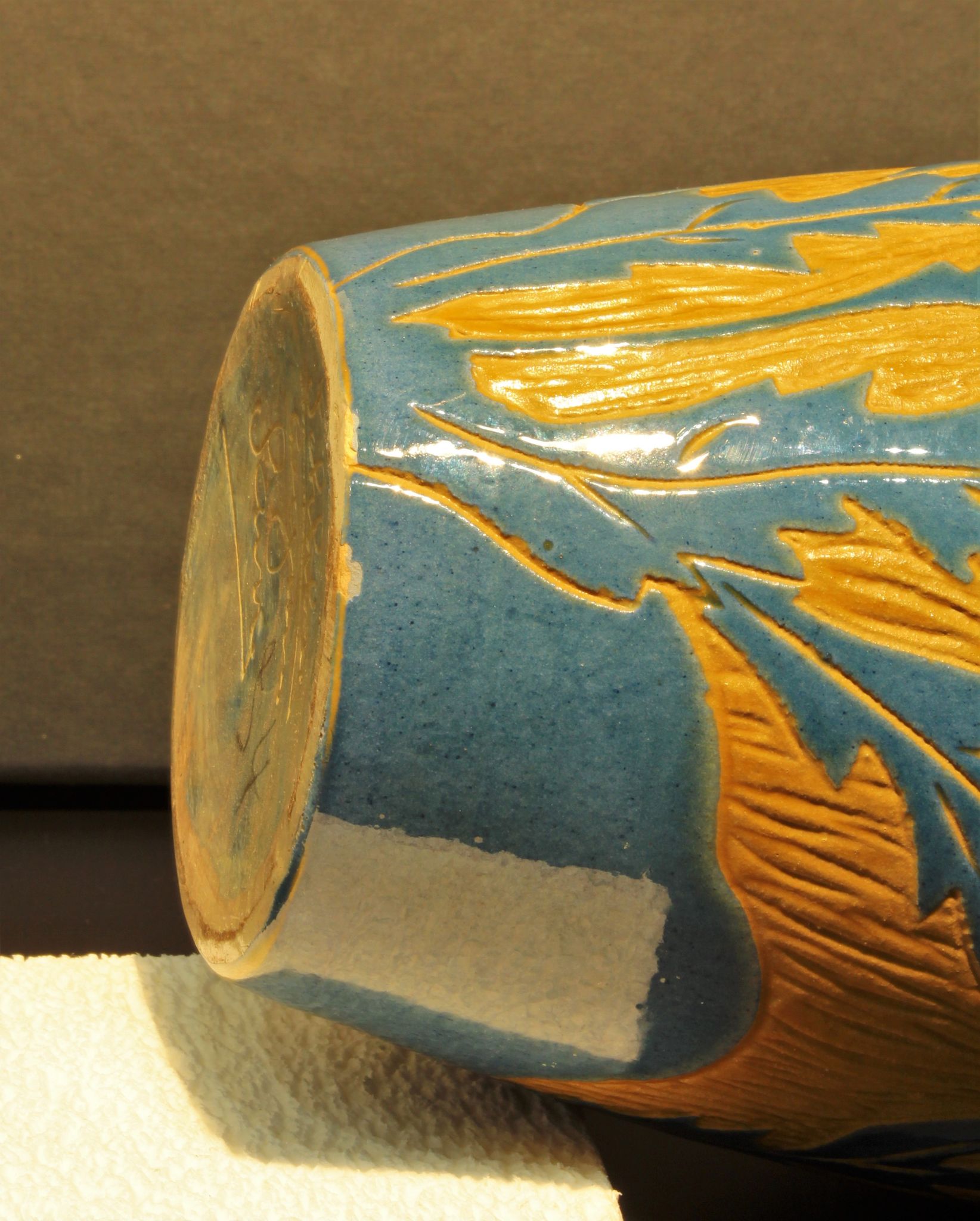 Vase balustre à décor de chardons jaune et bleu