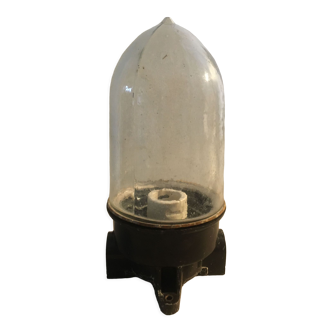 Lampe de cour ou d'usine en bakélite