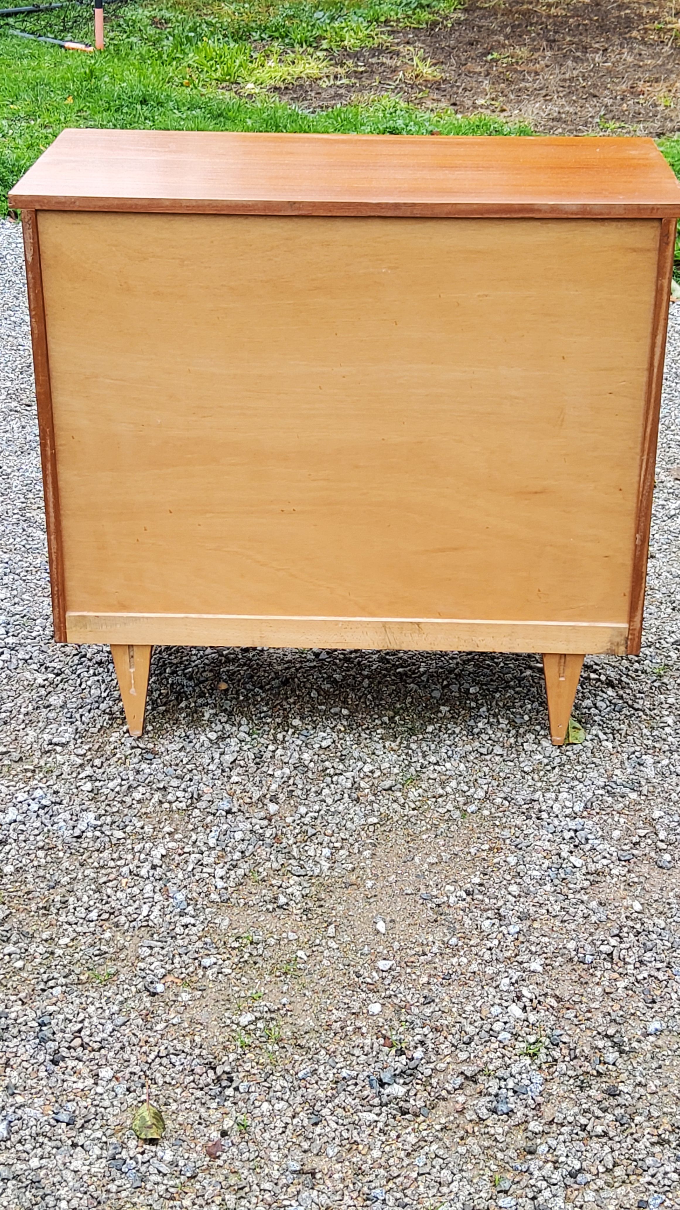 Chest of drawers from the 50s-60s in golden mahogany 4 drawers feet bobbin
