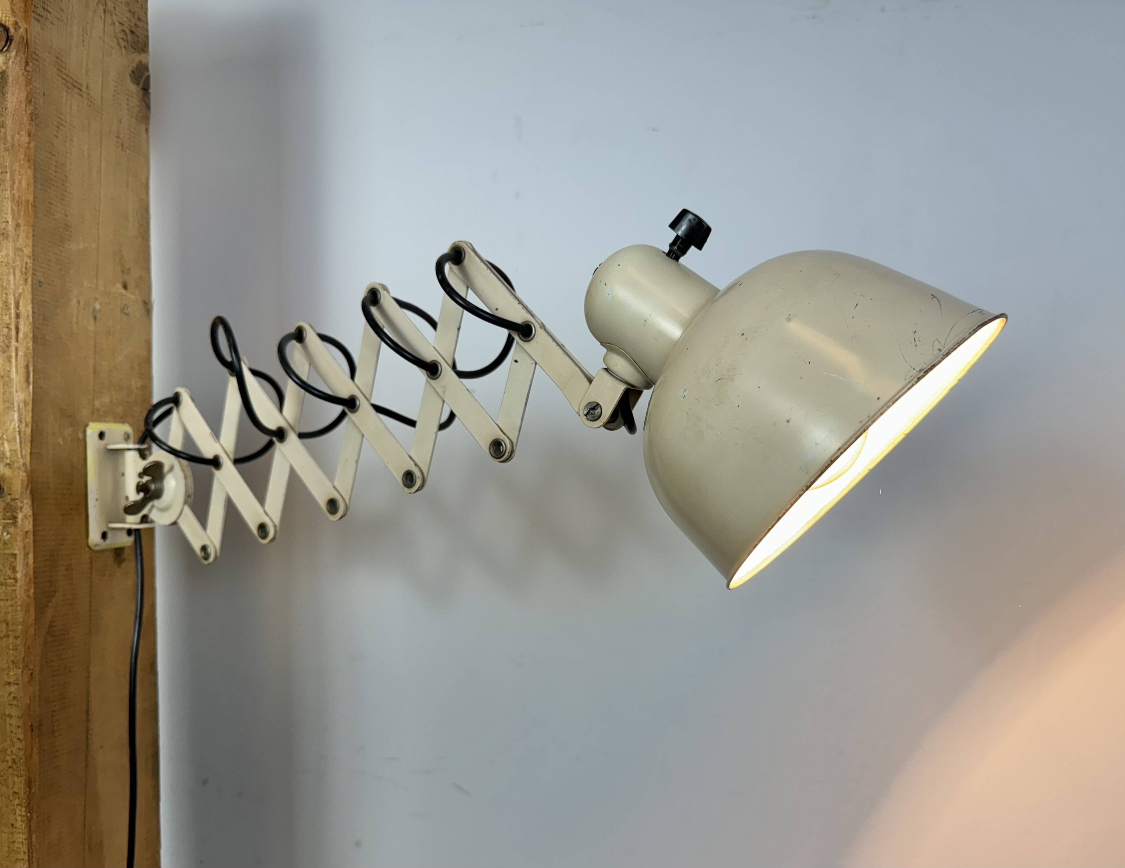 Applique Murale Industrielle Mid-Century Beige de Wila Leuchten, 1960s