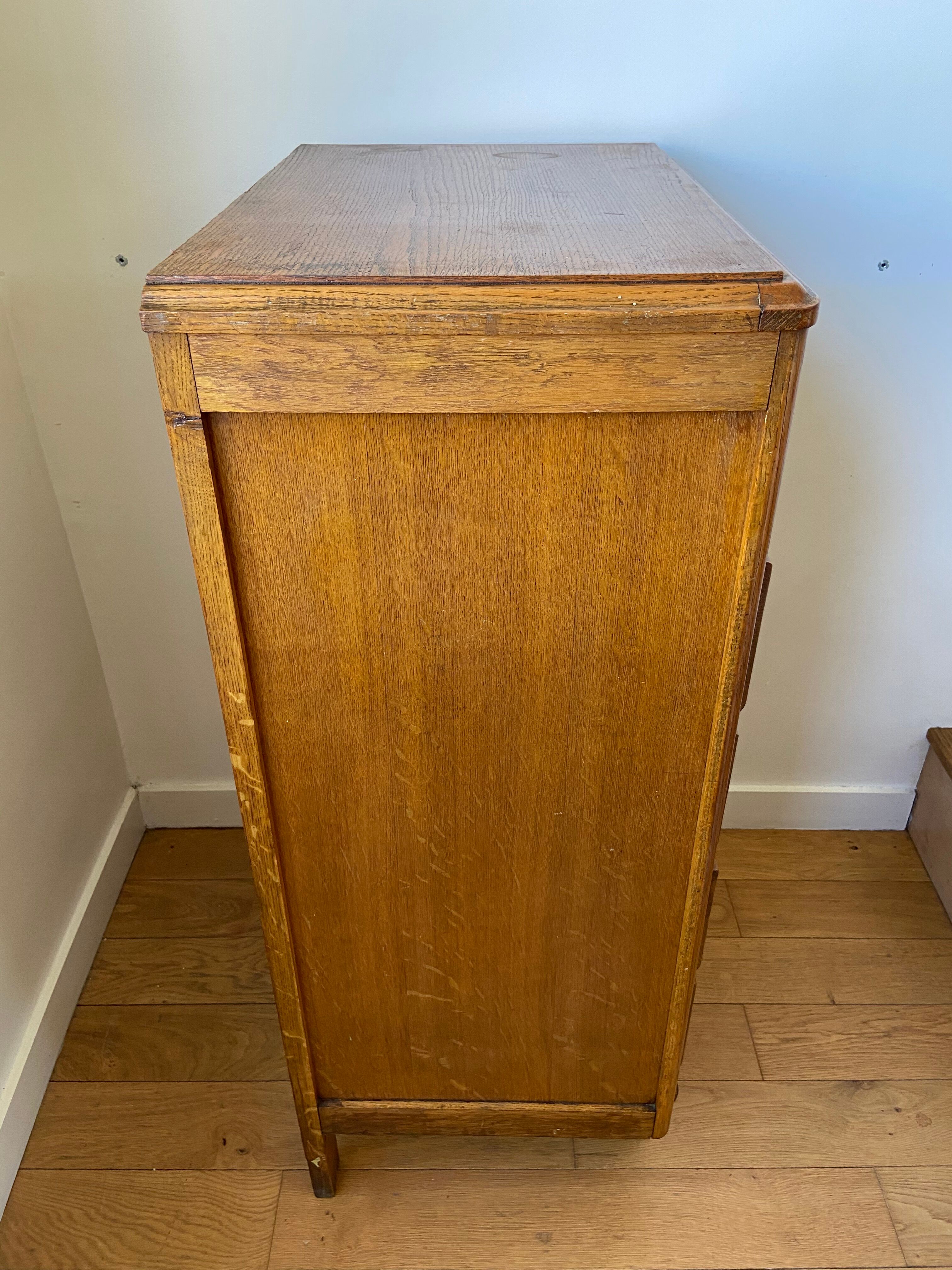 Wooden dresser 5 drawers