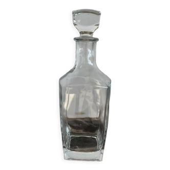 Smooth glass decanter with square base