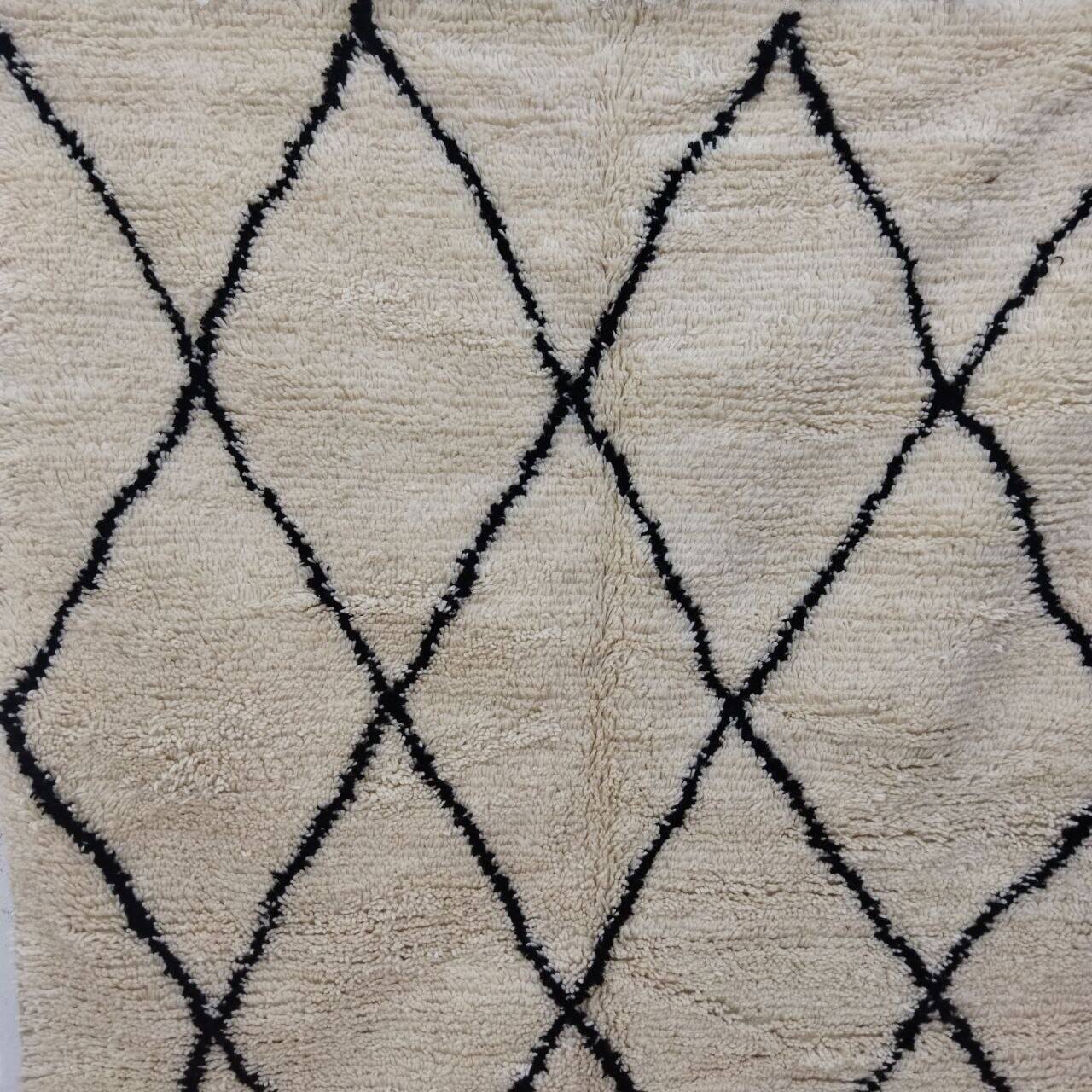 Azilal Berber rug in handmade wool 250 X 157 CM