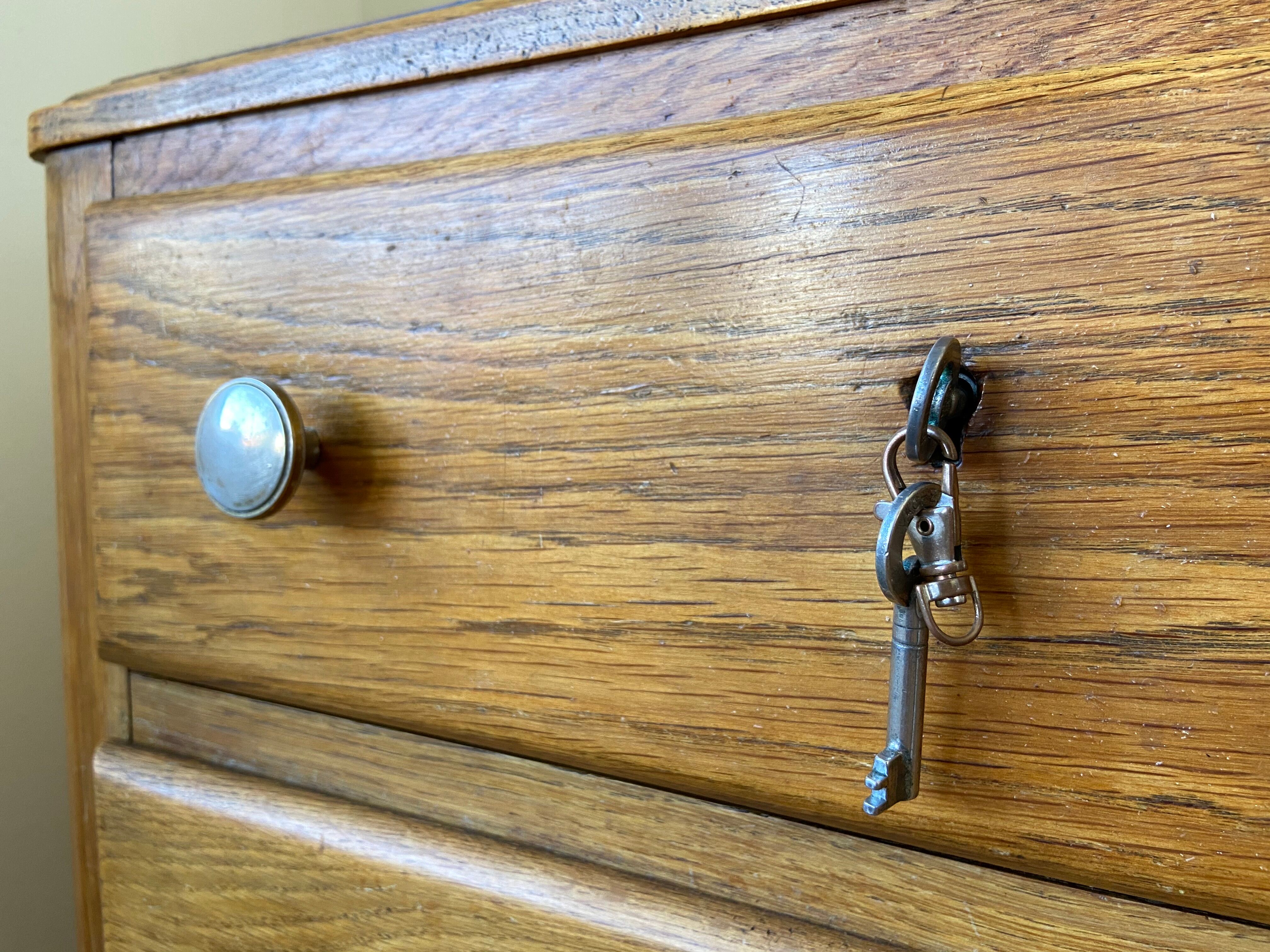 Wooden dresser 5 drawers